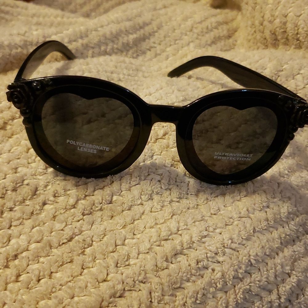 Black bling embellished sunglasses - Picture 4 of 5